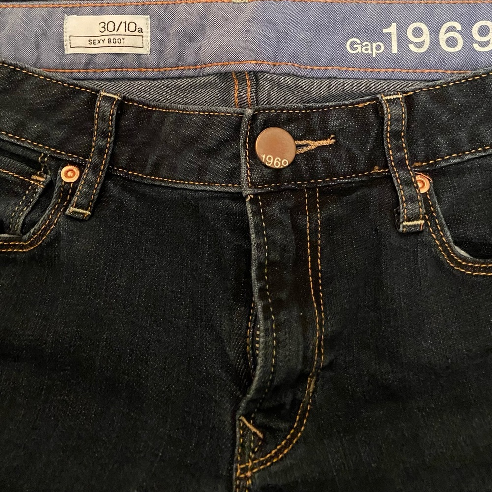 Gap Boot Cut Jeans - Size 30 ankle - Inseam is 26 inches - like new